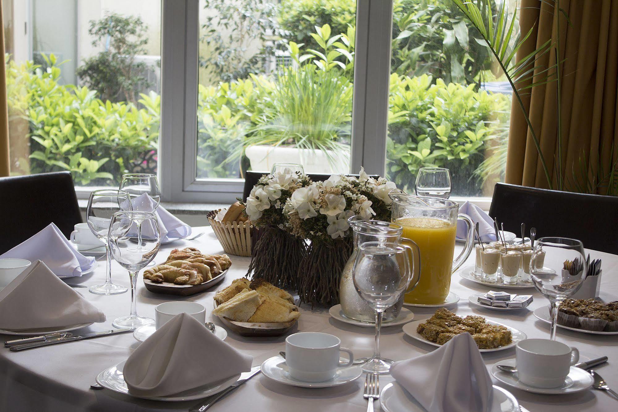 Regency Golf - Hotel Urbano Montevideo Buitenkant foto